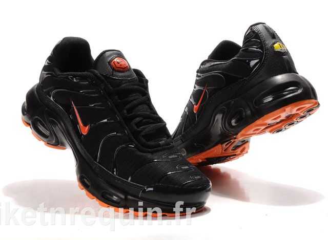 air tn chaussures oranges en bas face noire (1)
